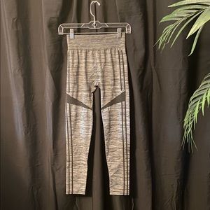 💪I Sport Woman’s Gray Workout Leggings Size S/M